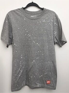 Nike Gray T-Shirt with White Paint Splatter, unisex men’s women’s
